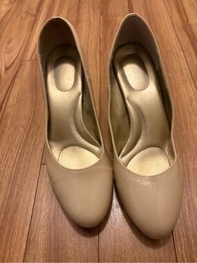 11W Women’s Nude Pointed Toe Pumps - Classic Neutral Heels